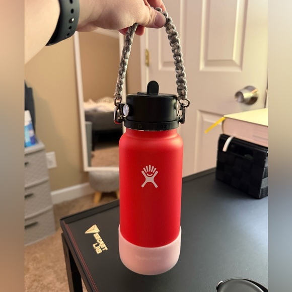 Red Hydro Flask - 32 oz with white glitter boot, paracord handle, and sipper - Picture 2 of 8